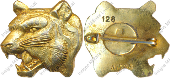 1° Escadrille SPA 162 du 01 - 012, tigre de profil, métal doré, matriculé