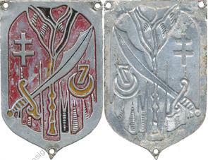 7° Régiment Spahis Algériens, écu, burnous et sabre aluminium peint sur cuir