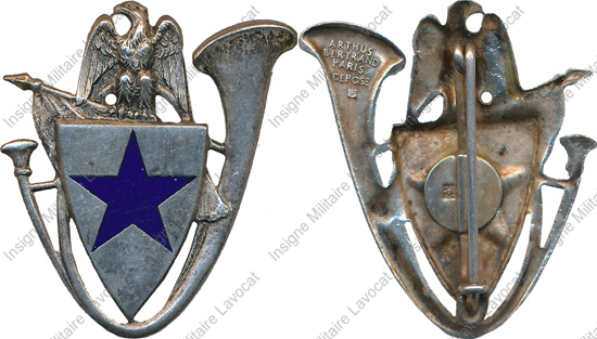 24° B.C.A, Etoile Eclaireur Skieur, dos lisse embouti, poinçon A.B